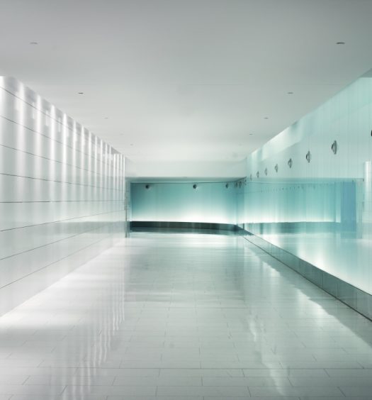 zalety zastosowania szkła we wnętrzach