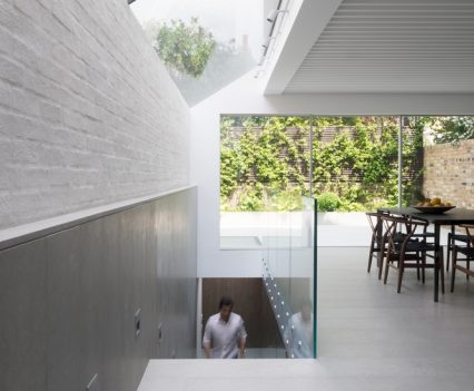 Lightwell House fot.NAARO, źródło:archdaily.com