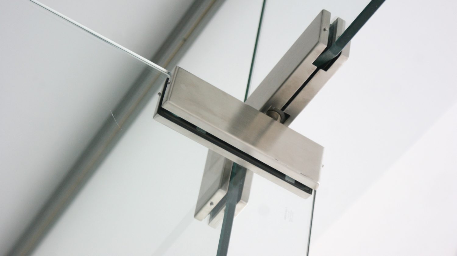 OKUCIA DO STRUKTUR BEZRAMOWYCH Z SERII COMO I CALABRIA